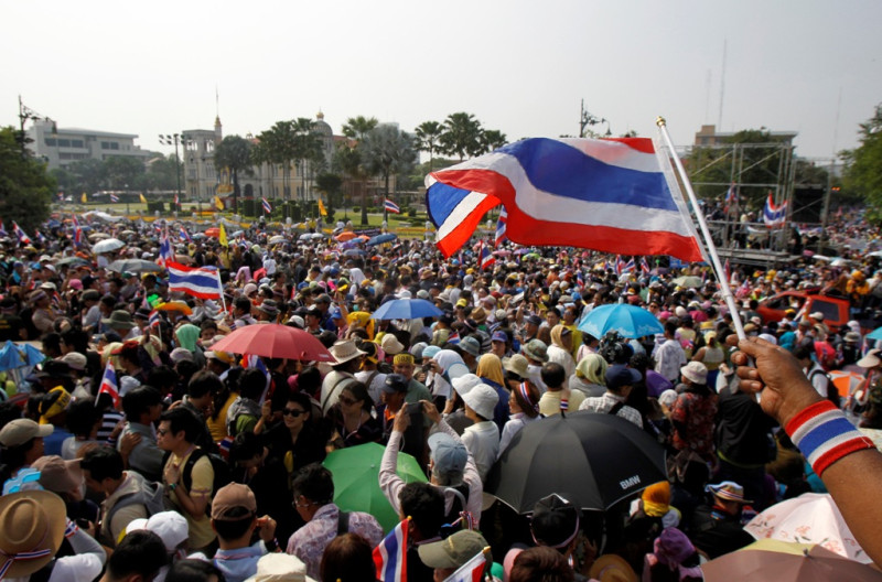 泰國反政府示威群眾持續抗爭，無視總理盈拉(Yingluck Shinawatra)已宣布提前國會改選，反政府示威領袖蘇德也強調盈拉應該被以叛國罪進行審判。圖片來源：達志影像/路透社資料照片   