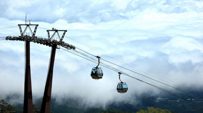 御岳山的纜車恢復營運，迎接即將到來的暑假旅遊人潮。圖：翻攝《朝日新聞》   