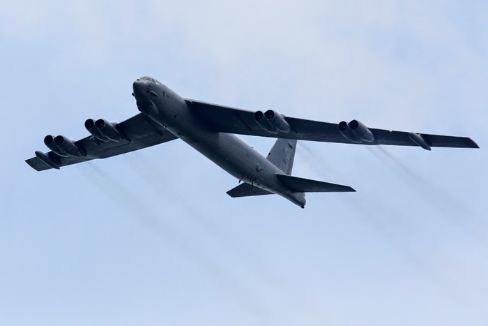 美國證實有2架B-52型戰略轟炸機於在十南海中國人工島附近上空例行飛行巡邏，並與中國地面人員有過聯擊，圖為同型戰機。圖片來源：達志影像/路透社資料照片   