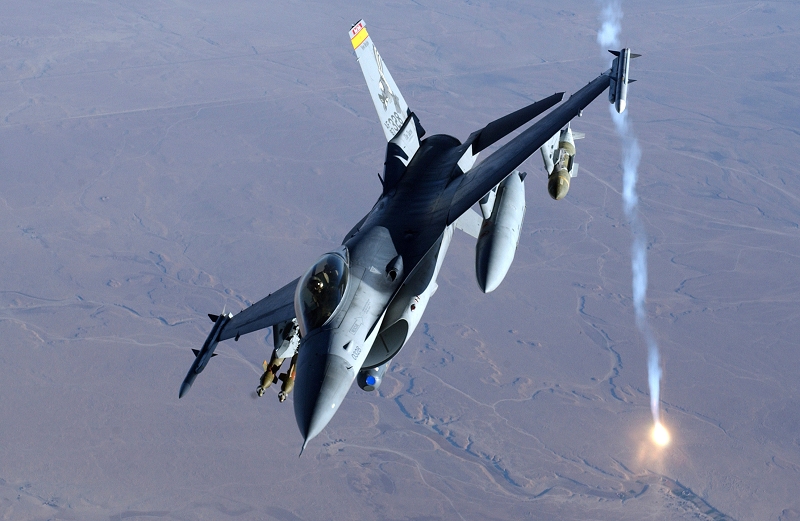 美國政府出售F-16C/D型戰鬥機給台灣的態度不明，兩位美國參議員無視中國強烈反對，在當地時間12日向參院提案，要求歐巴馬總統賣給台灣至少66架先進的F-16C/D型戰機。圖片來源：達志影像/路透社   