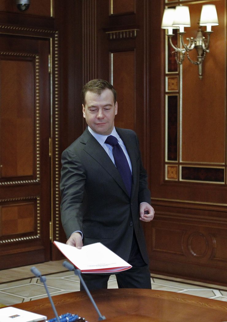 俄羅斯總統梅德韋傑夫 (Dmitry Medvedev)星期五（28日）簽署了一項法律，批准了俄羅斯與美國間具有里程碑意義的削減核武器條約。圖片來源：達志影像/路透社。   