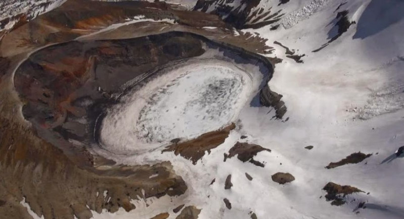 藏王山火口湖「御釡」附近之前活動頻繁，引發火山警報。圖：新頭殼資料照片   