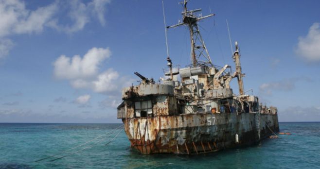 菲律賓宣稱將修補1999年就擱淺於於南海的爭議島嶼仁愛礁上的馬德雷山脈號，引來中國抗議。圖片來源：達志影像/路透社資料照片   