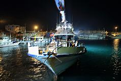 台灣保釣人士今（24）日凌晨從新北市深澳漁港，搭乘「全家福號」漁船出發前往釣魚台列嶼「巡視主權」。圖片來源：中央社。   
