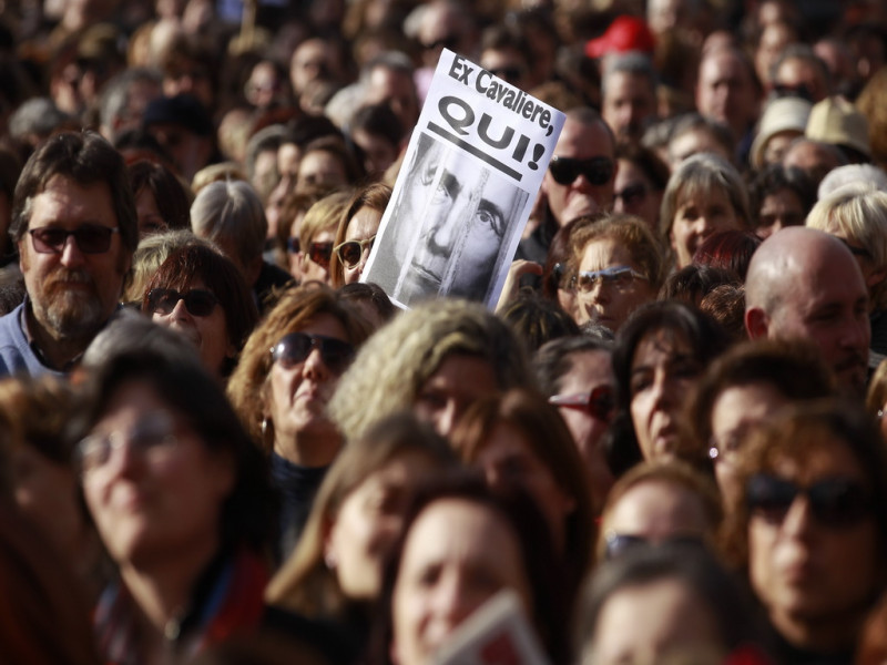 義國數十萬女性走上街頭，要求爆發性醜聞案的74歲義大利總理貝魯斯柯尼下台遭拒。圖片來源：達志影像/路透社   