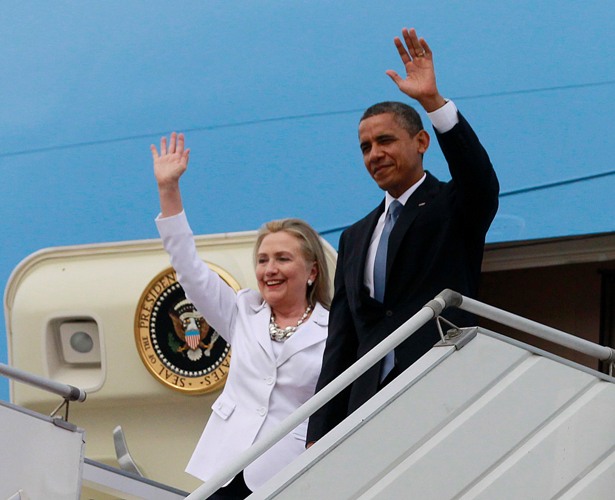 美國總統歐巴馬和美國國務卿希拉蕊·柯林頓19日抵達仰光國際機場。圖片來源：達志影像/路透社   