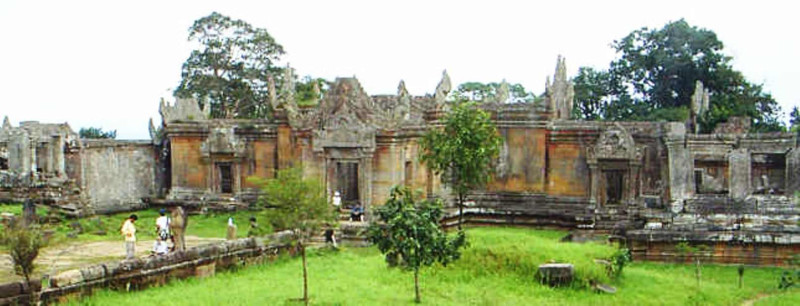 柏威夏寺始建於西元10世紀，位於柬泰邊境地區。柬泰兩國在歷史上都宣稱對柏威夏寺及其所屬區域擁有主權。圖片來源：維基共享資源CC授權。   