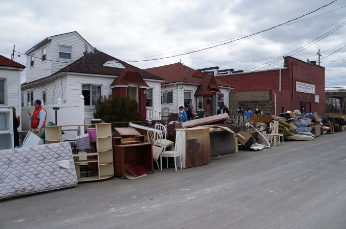 颶風珊迪侵襲紐約後，還有許多災區需要更多重建服務。   