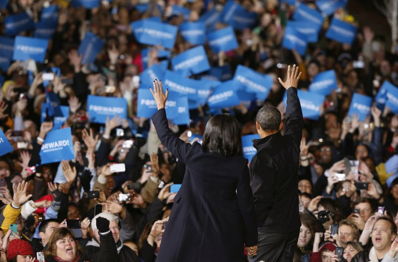 美國總統歐巴馬與第一夫人蜜雪兒選前最後1天參加造勢活動。圖片來源：達志影像/路透社。   