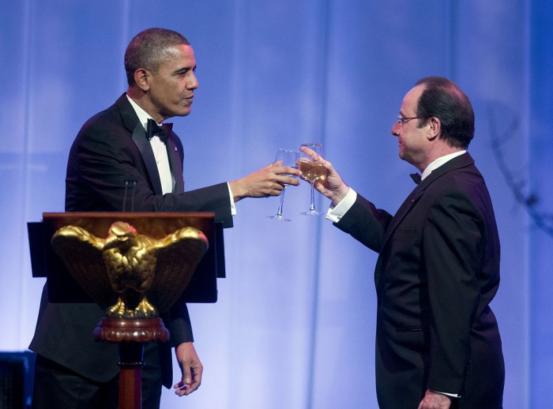 美國總統歐巴馬11日以隆重的國宴款待來訪的法國總統歐蘭德。圖片來源：達志影像/美聯社   