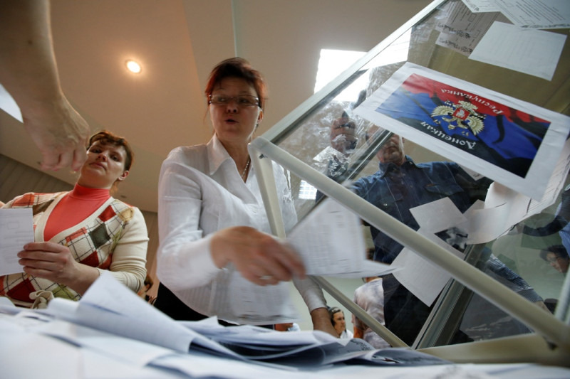 烏克蘭東部公民投票開票情形。圖片來源：達志影像/路透社。   
