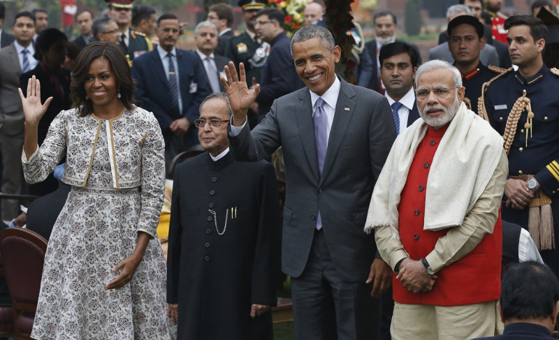歐巴馬夫婦訪印度，與印度總統穆克吉（左二）、與總理莫迪（右）一起出席餐會活動。圖片來源：達志影像/路透社   