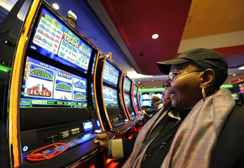 紐約州長古莫(Andrew Cuomo)表示，他將支持紐約州全面開放賭博。圖為紐約州一家名為雲頂世界（Resorts World New York）的賭場。圖片來源：達志影像/美聯社。   
