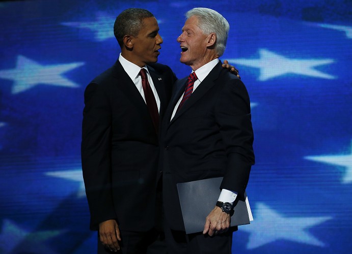 美國前總統柯林頓（右）力挺現任總統歐巴馬（左）競選連任。圖片來源：達志影像/路透社。   