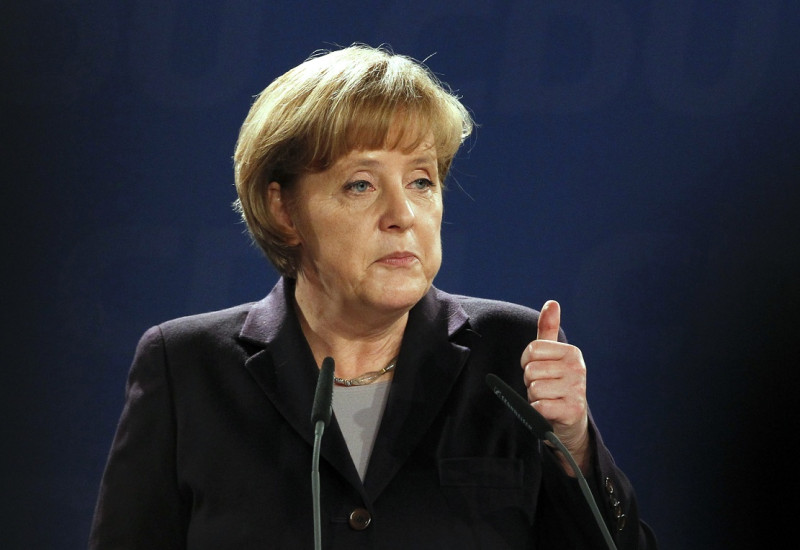 面對黨內反彈，德國總理梅克爾14日承諾會降低大規模湧入的難民人數，但仍堅定反對將難民拒於門外。圖片來源：達志影像/路透社資料照片   