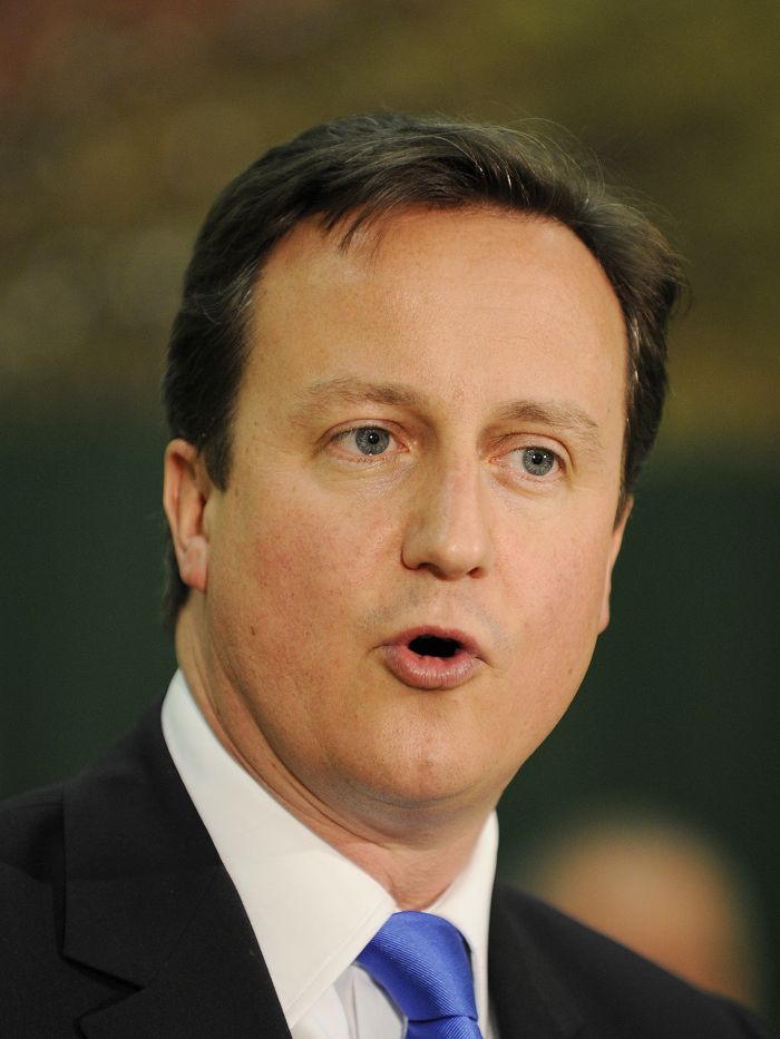英國首相卡麥隆(David Cameron)19日晚間提早結束非洲之旅趕回英國，並且將接受國會議員的嚴格檢驗。資料照片：達志影像/路透社。   