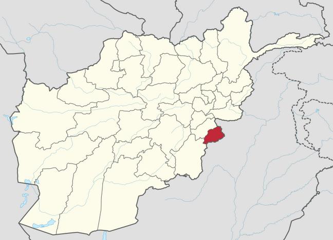 阿富汗霍斯特省（紅色區域）周日晚間傳出自殺炸彈攻擊事件，爆炸案造成至少25人死亡。圖：翻攝維基網站   
