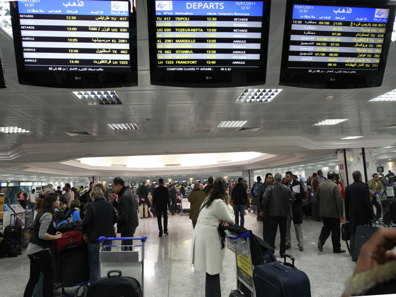 突尼西亞暴動，上萬名歐洲觀光客在機場等候班機撤離。圖片來源：達志影像/路透社   