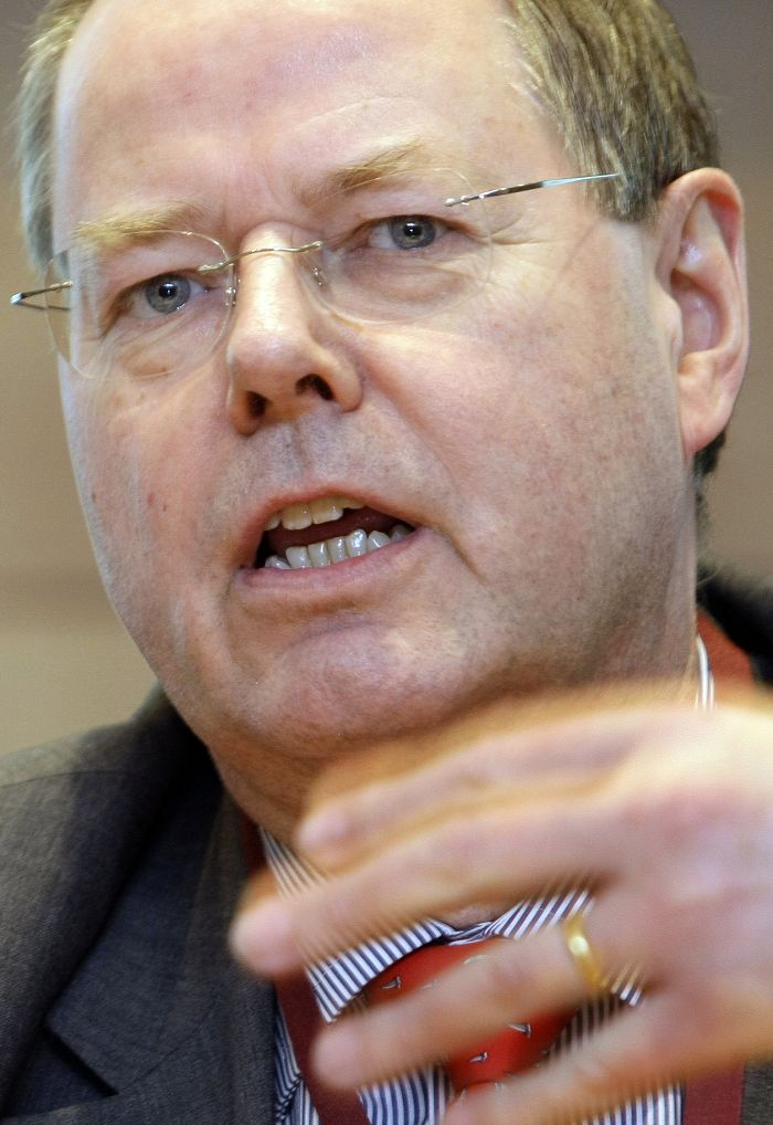 社民黨總理候選人斯泰因布呂克(Peer Steinbrück)針對現任總理梅克爾的東德出身大做文章，引來極大的反彈。圖片來源:達志影像/路透社資料照片。   