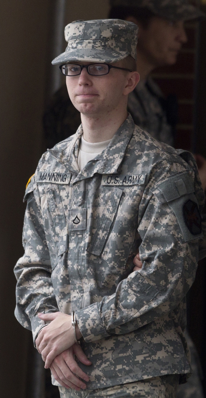 曾於伊拉克擔任情報分析員的美軍一等兵曼寧(Bradley Manning)，14日在量刑聽證會上表示，他對於因洩露機密文件而傷害到美國人民與美國，感到抱歉。圖片來源：達志影像/路透社資料照片。   