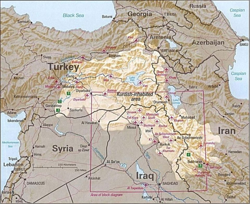 圖為CIA所繪製庫德族所在地圖，順時鐘橫跨土耳其、伊朗、伊拉克、敘利亞等國家。圖片來源：維基共享資源公共領域。   