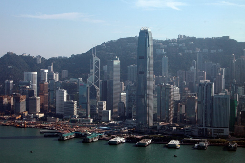根據瑞士銀行最新報告顯示，在全球71個城市中，香港勞工每年工作2606小時，全球最苦命。圖為香港。圖片來源：達志影像/路透社   