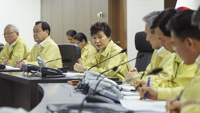 韓國總統朴槿惠20日主持國家安全保障會議（NSC），就朝鮮在西部戰線向韓國開砲一事聽取報告，下令相關部門果斷應對朝鮮挑釁。圖片來源：達志影像/美聯社   