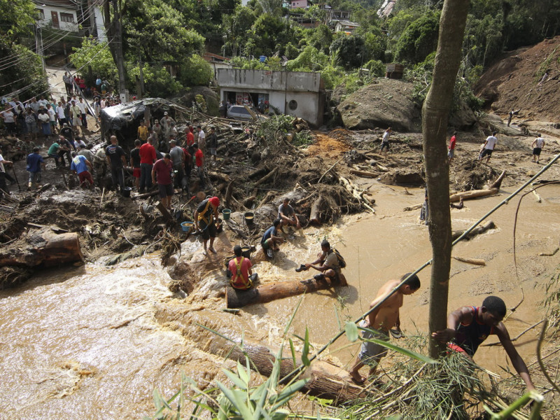 巴西里約熱內盧附近山區連日暴雨加土石流，至今已造成257人死亡，是當地有史以來最大的災難。圖片來源：達志影像/路透社   