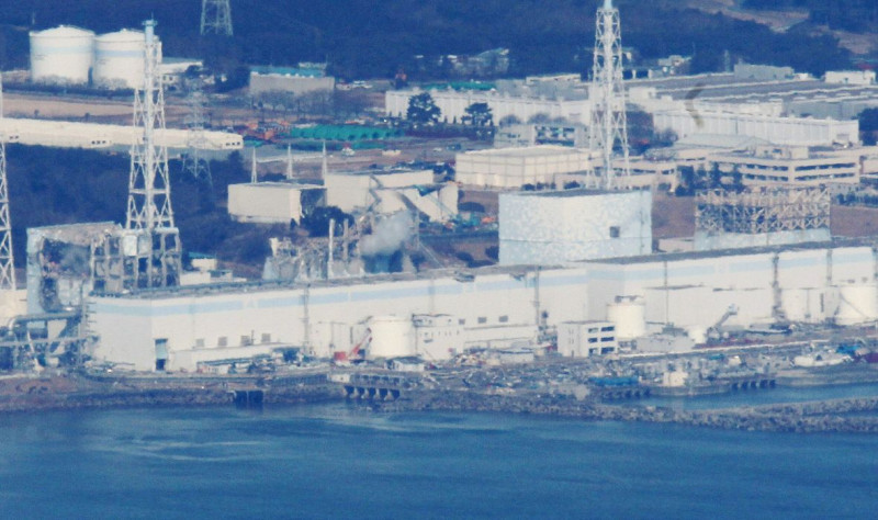圖為日本福島第一核電廠遭地震、海嘯襲擊後的畫面。圖片來源:達志影像/路透社。   