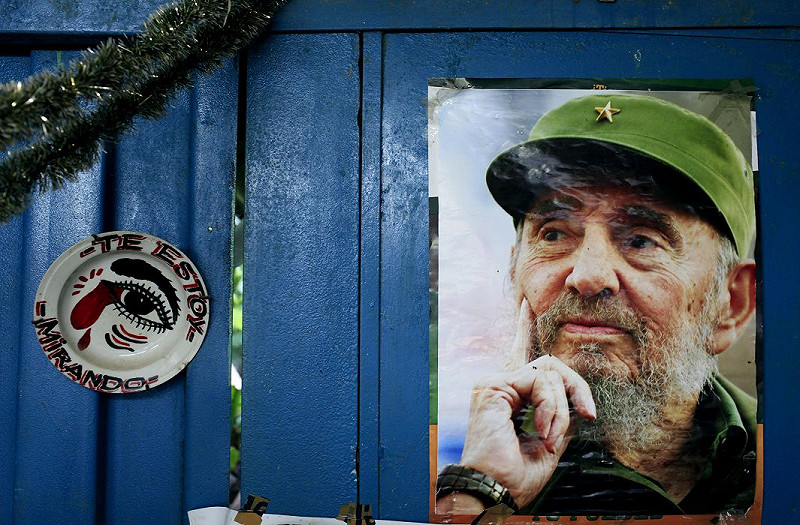 13日過87歲生日的古巴強人菲德爾．卡斯楚(Fidel Castro)。圖為被掛在街角的菲德爾．卡斯楚海報。圖片來源：達志影像/美聯社。   