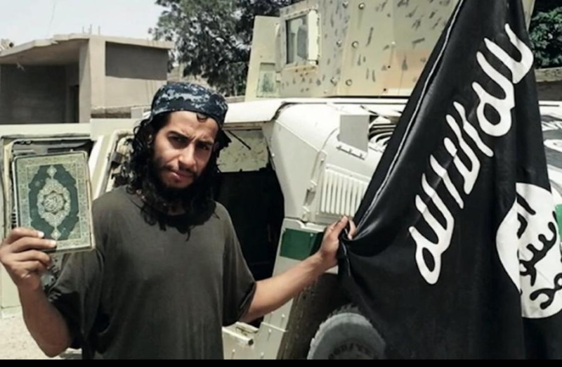 涉嫌策畫巴黎恐怖攻擊的摩洛哥裔比利時人主嫌阿巴伍德，一度傳出在18日法國警方攻堅行動中死亡，但檢察官稱尚未證實。圖：翻攝CNN   