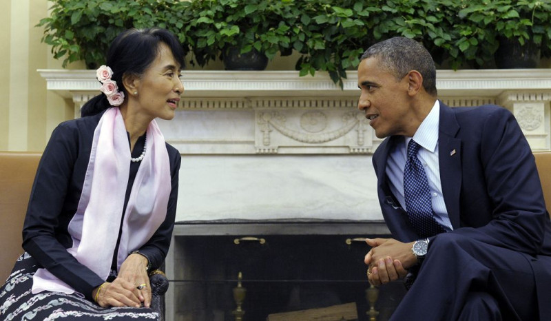 緬甸民主運動領袖翁山蘇姬19日在白宮橢圓形辦公室與歐巴馬會面。圖片來源：達志影像/美聯社。   