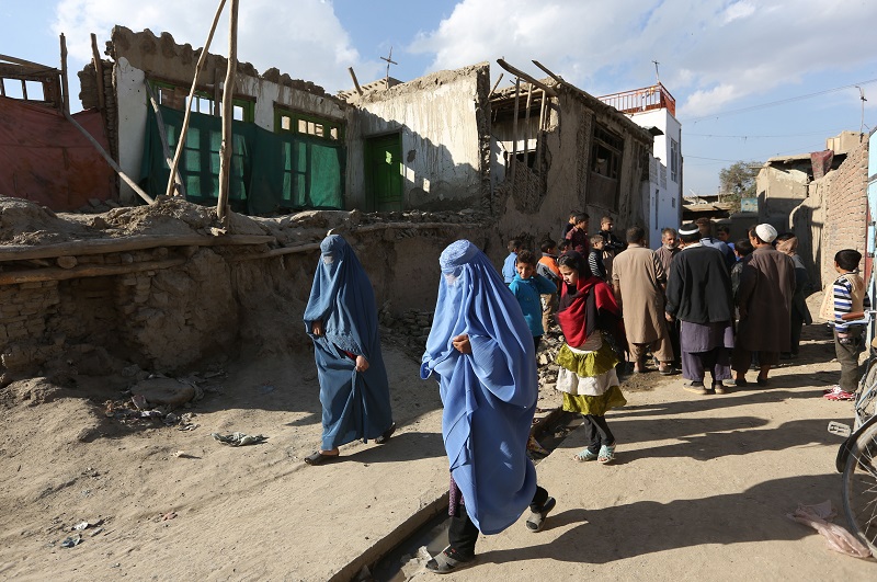 阿富汗東北部26日發生芮氏規模7.5強震，威力及於南亞地區，目前傳出的死亡人數增至129人。圖片來源：達志影像/美聯社   