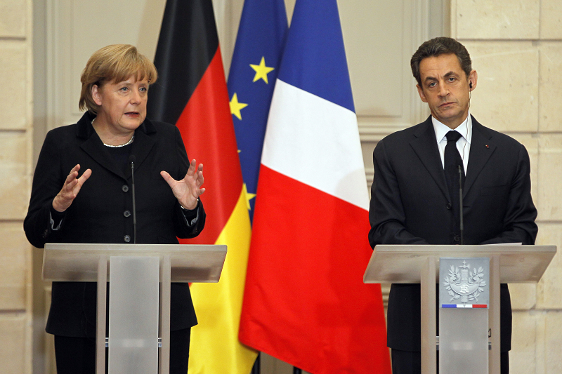 德國總理梅克爾以及法國總統薩科奇昨（6）日在巴黎會商，表示為了避免歐債危機再度發生，德法兩國將在本週歐盟峰會前，向歐盟理事會提交修改歐盟條約的共同建議。圖片來源:達志影像/路透社   