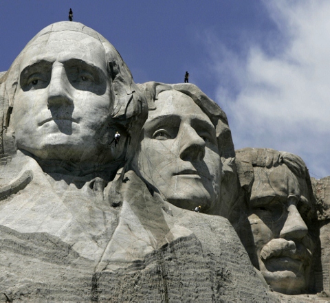 聯合國官員指出，美國政府應將拉希莫山(Mt. Rushmore)總統紀念園區返還給蘇族(Sioux)原住民部落。(圖片來源:達志影像/美聯社)   
