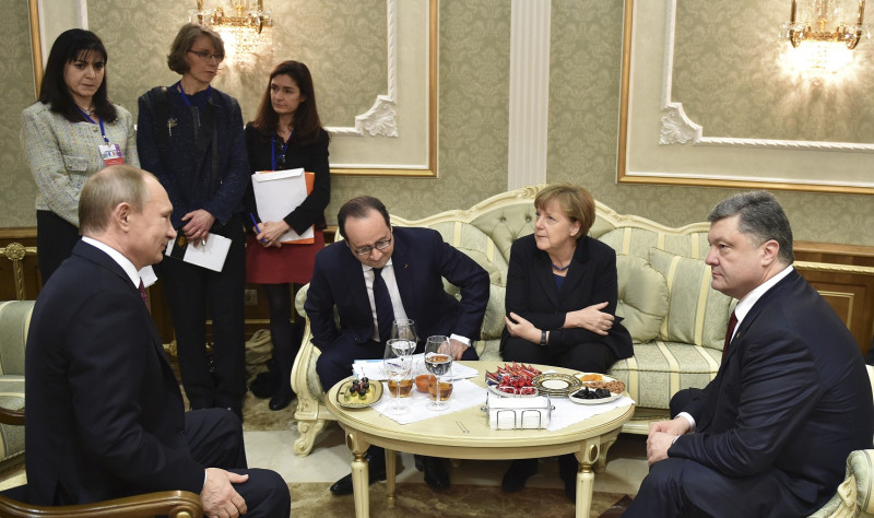 2月中旬由德國總理梅克爾、法國總統歐蘭德、俄羅斯總統普亭以及烏克蘭總統波羅申科在白俄羅斯首府明斯克共同簽署的第二次「明斯克停火協議」。圖片來源：達志影像/路透社資料照片   