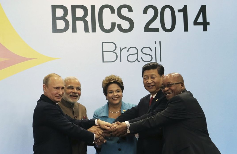 在巴西登場的金磚5國領導人峰會，俄羅斯總統普亭提出建議，呼籲金磚國家應共同反制美國「騷擾」其他國家的行為。圖片來源：達志影像/路透社   