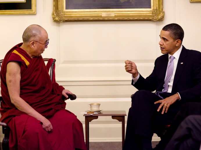 對於接見達賴喇嘛，白宮以低調方式在地圖室網頁放置了歐巴馬（右）7月16日會見達賴喇嘛的照片。（圖：取自白宮網頁）   