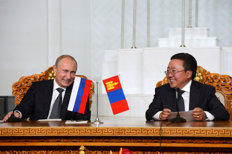 俄羅斯總統普亭(圖左)3日訪問蒙古國首都烏蘭巴托，與蒙古總統額勒貝格道爾吉(圖右)會談。圖片來源：達志影像/美聯社。   