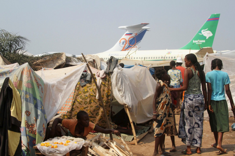 波科國際機場(Bangui M'Poko International Airport)的難民營，援助人員無法進入該營地提供人道援助。圖片來源：達志影像/路透社。   