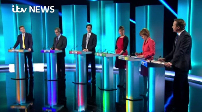 英國首相卡麥隆2日出席英國ITV所主辦的電視辯論，受到外界關注。圖：翻攝自ITV   