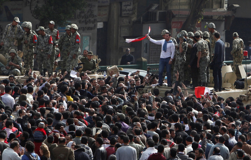 民眾要求總統下台，示威不斷，埃及一度派出軍隊取代警察鎮壓暴動。圖片：達志影像/路透社   