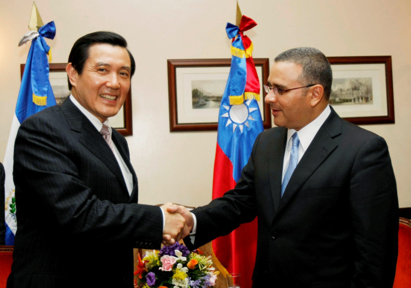 薩爾瓦多總統傅內斯透露，為了經濟利益，考慮與中國建交。圖片：達志影像/路透社   