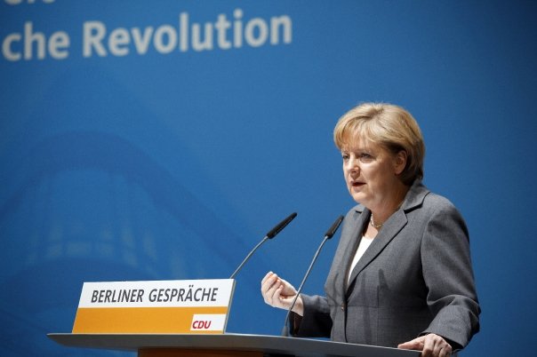 德國總理梅克爾在德國議會辦公室電腦中毒，12日才控制住。圖：翻攝梅克爾臉書   