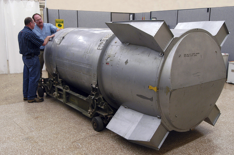 美國當地時間25日拆除了最後一枚歷史最悠久、體積最大、威力最強大的核彈，這枚B-53型核彈的大小相當於一輛麵包車，威力是廣島核彈的幾百倍。圖片來源：達志影像/路透社   