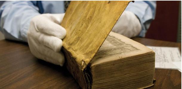 哈佛大學圖書館證實，館內收藏的1本19世紀的書的封面，是由人皮製成。圖：翻攝自網路   