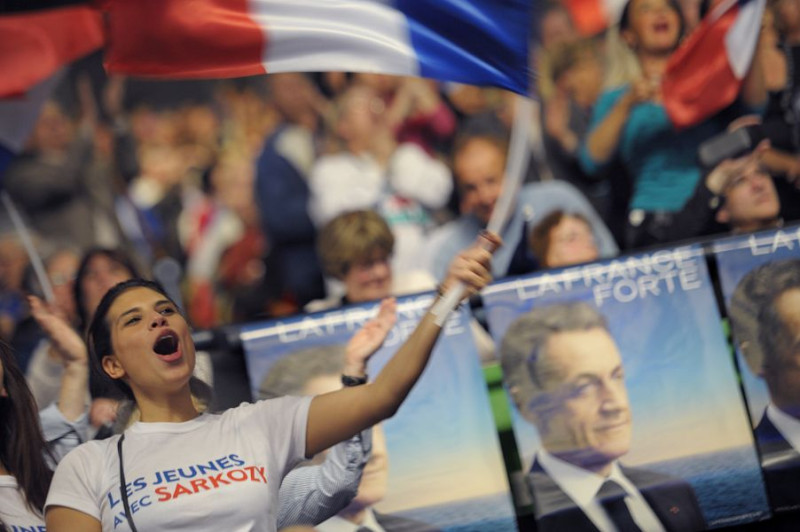 法國總統候選人在第一輪投票前的最後競選活動，已於20日晚間12時結束，多項民調顯示，尋求連任的薩科奇將陷入苦戰。圖片來源：達志影像/路透社。   