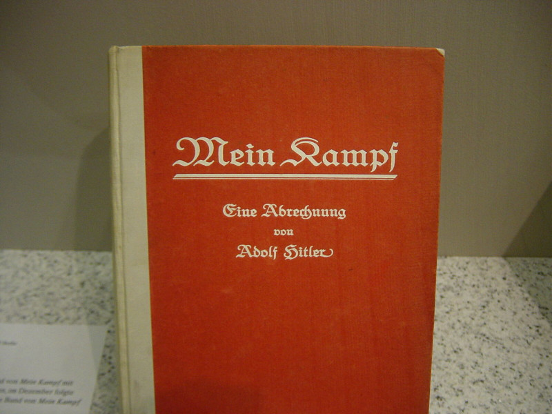 《我的奮鬥》從1925年出版，直到1945年希特勒自殺前，至少印了1千2百萬本。納粹滅亡後，這本書淪為禁書，雖可持有，但不准複製。圖：翻攝自WIKI   