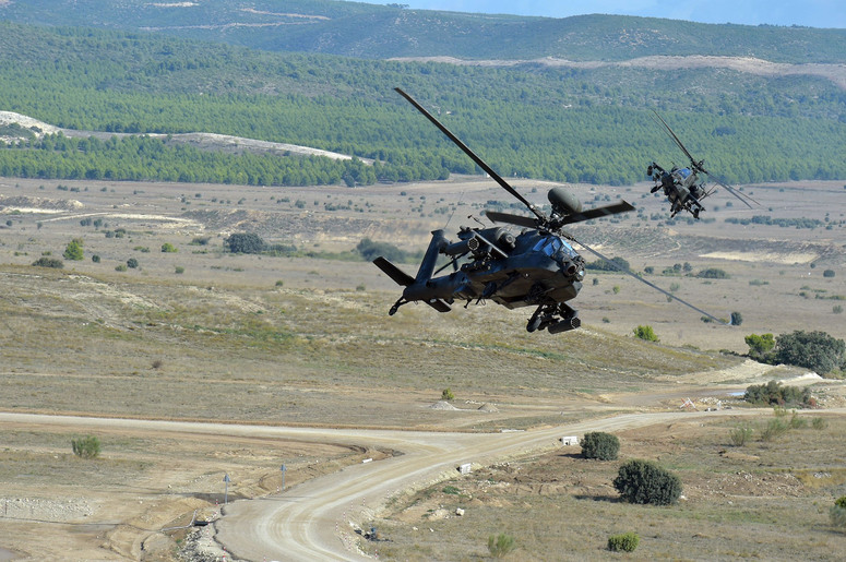 「三叉戟機點2015」聯合軍演是北約10年來最大規模軍事演習，還有攻擊直升機的近距離空中支援。圖：翻攝NATO官網   