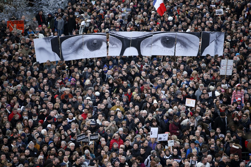 含巴黎在內，全法國參加遊行人數達到370萬人，這是「法國歷史上最大」的遊行。圖片來源：達志影像/路透社。   